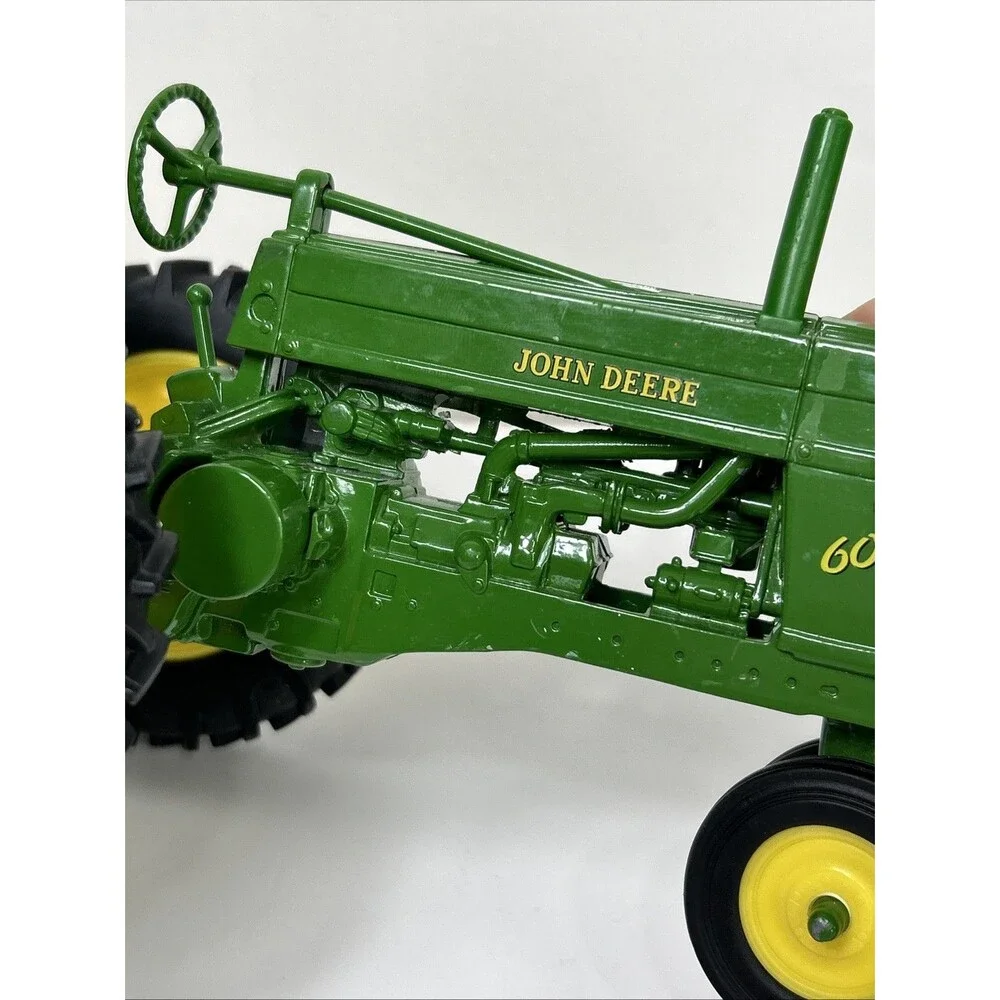 ERTL John Deere Model 60 Tractor 1/16 Die Cast Farm Toy #15189 Green